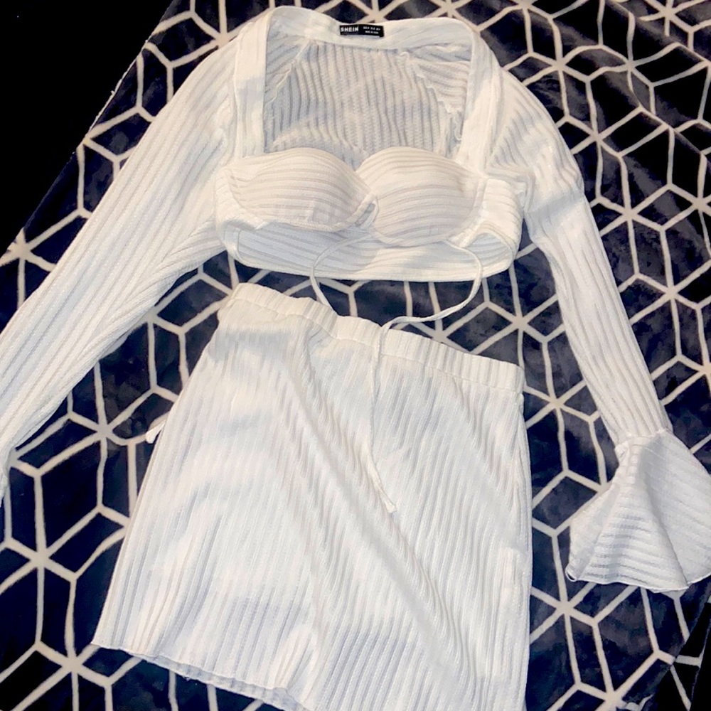 Selling this cute two piece set! The top does come with bra cups inside